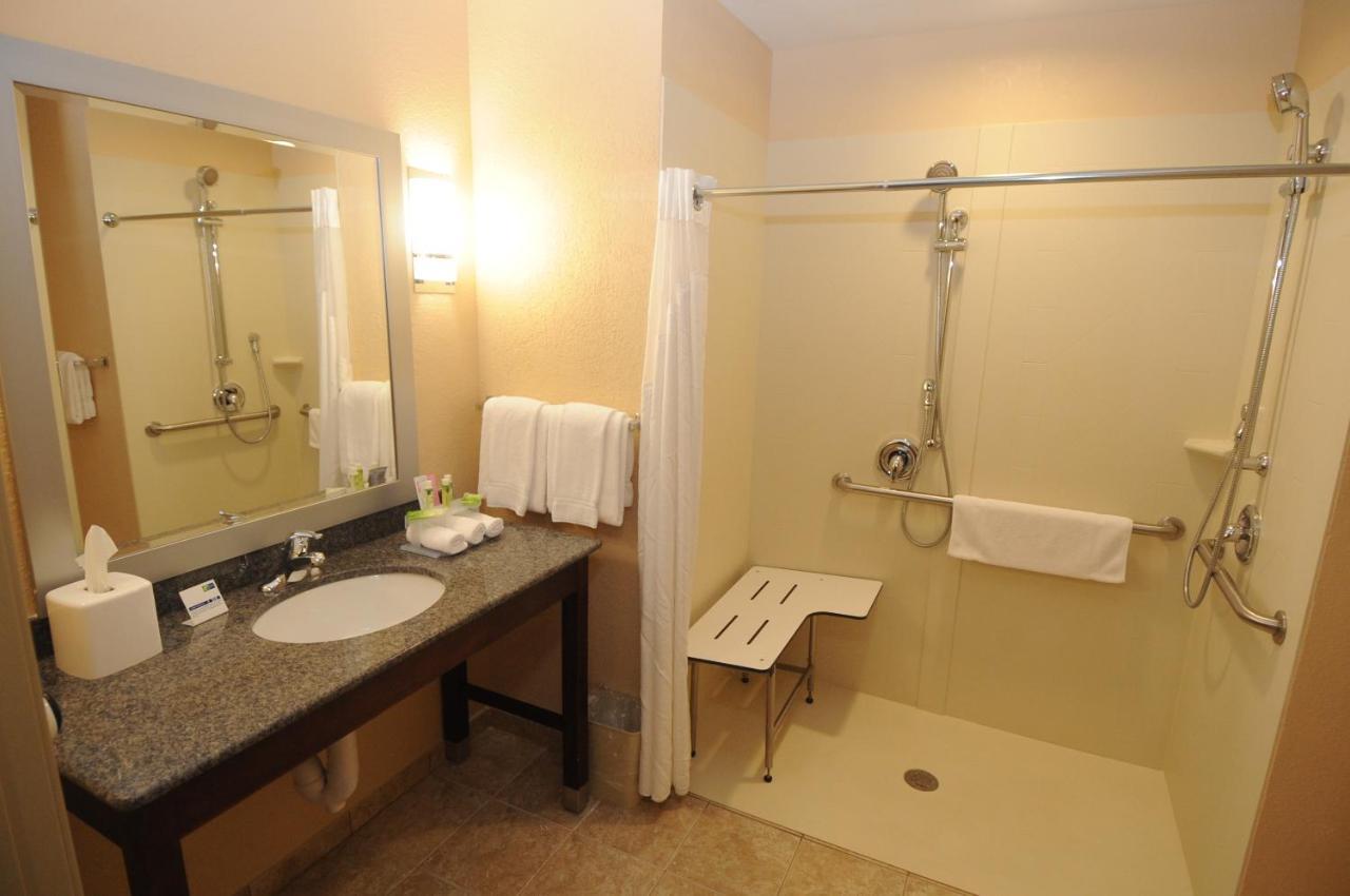 Holiday Inn Express Somerset By Ihg Екстериор снимка